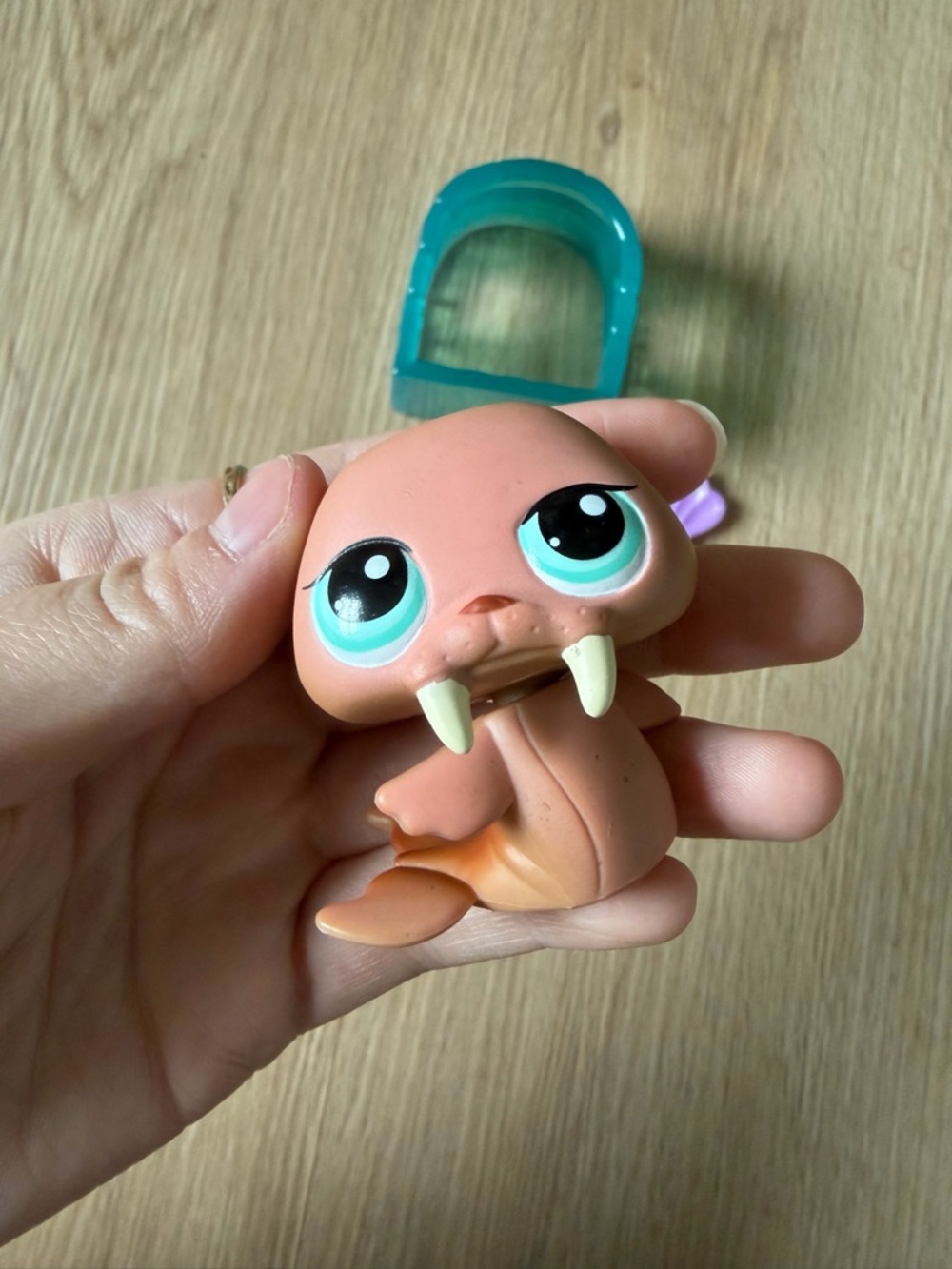 Littlest Pet Shop #977 special edition walrus